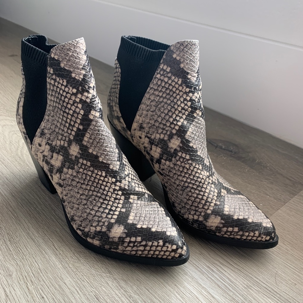 Steve Madden Patrol booties sz 7
